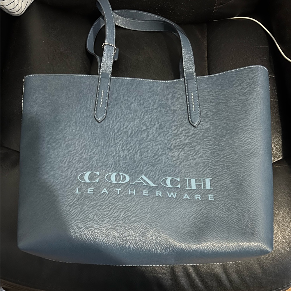 Coach bag like new with dust bag